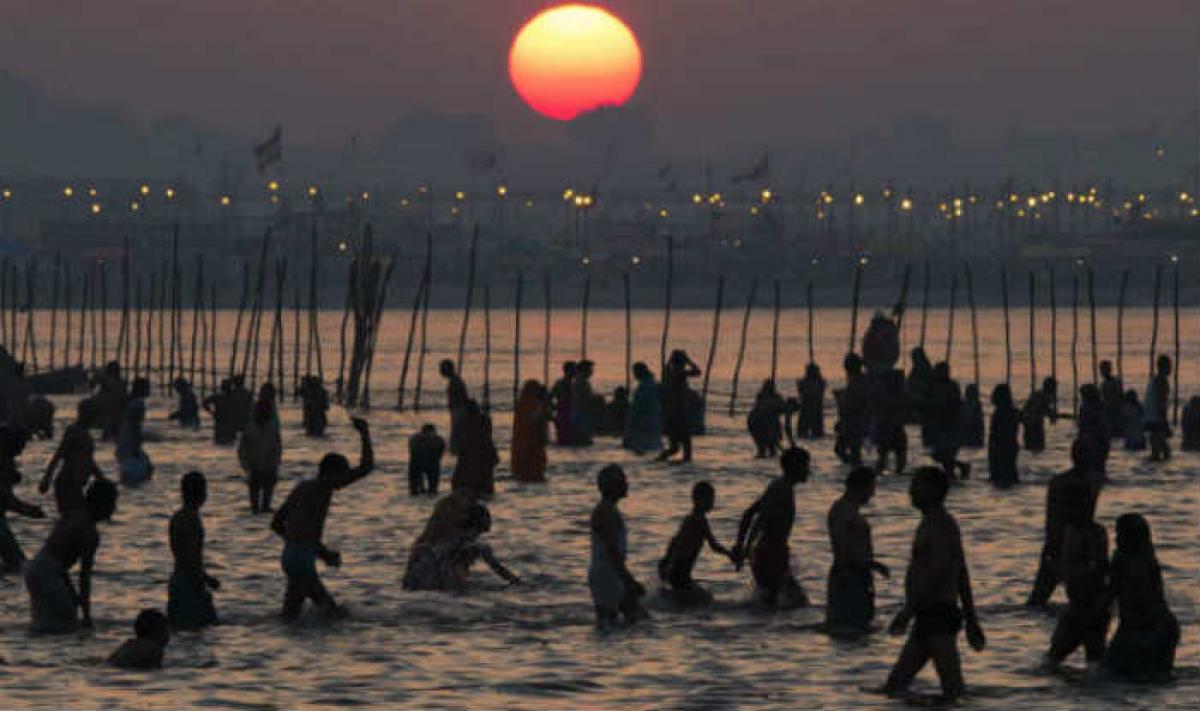 Simhastha Kumbh Mela: Devotees throng Kshipra river